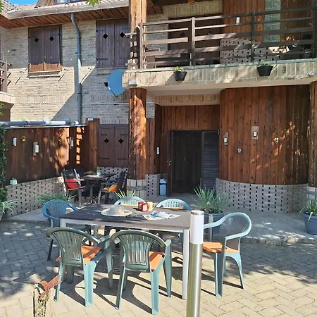 Mediterran Rezidencia Jobb Prázdninový dům